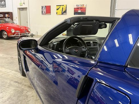 Used 2006 Chevrolet Corvette Coupe w/ Preferred Equipment Group RWD image 38