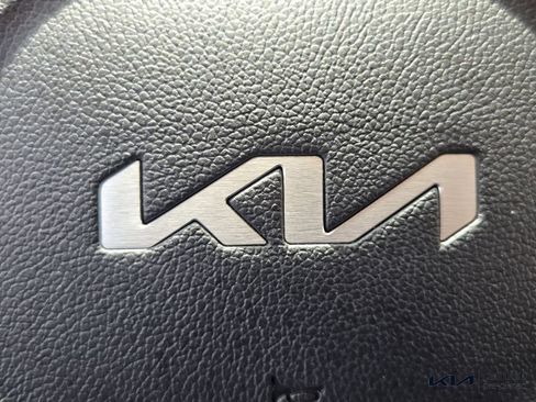 Certified 2025 Kia Carnival FWD image 27