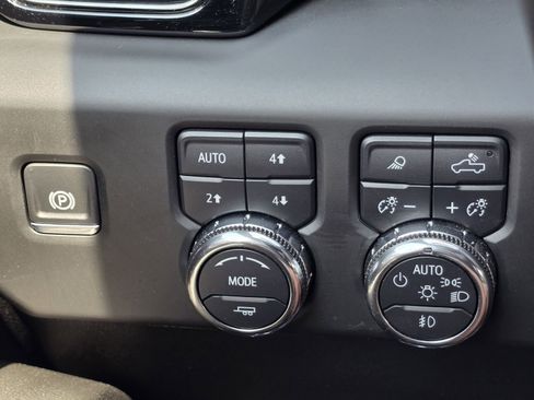 Used 2024 GMC Sierra 2500 AT4 w/ AT4 Preferred Package image 29