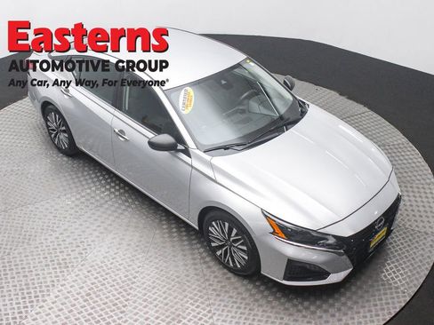 Used 2024 Nissan Altima 2.5 SV image 3