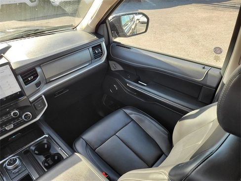 Used 2024 Ford Expedition XLT image 13
