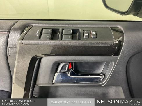 Used 2020 Toyota 4Runner Venture w/ Moonroof Package AWD/4WD image 18