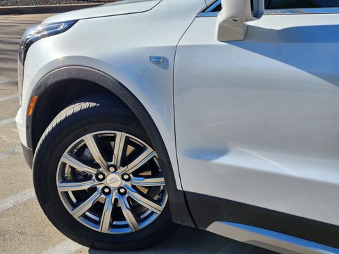 Used 2019 Cadillac XT4 Premium Luxury image 6