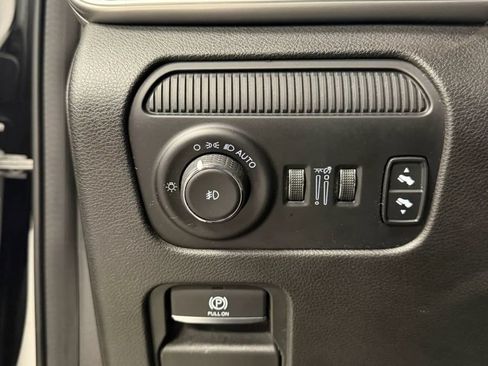 Used 2022 Jeep Wagoneer Series III AWD/4WD image 35