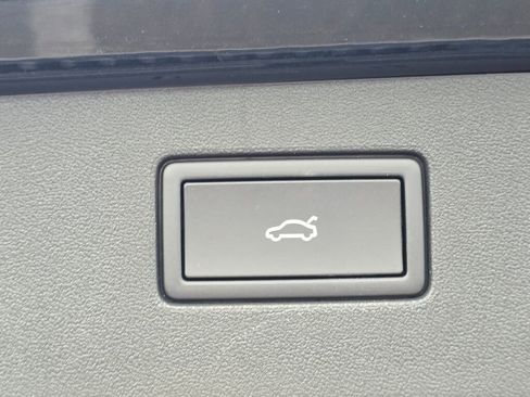 New 2025 Volkswagen Tiguan SE image 16