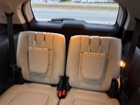 Used 2017 Ford Explorer Platinum image 27