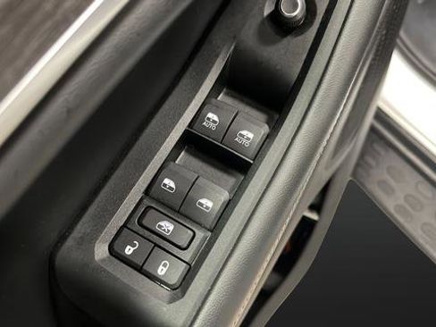 Used 2024 Jeep Grand Cherokee Limited w/ Luxury Tech Group II AWD/4WD image 21