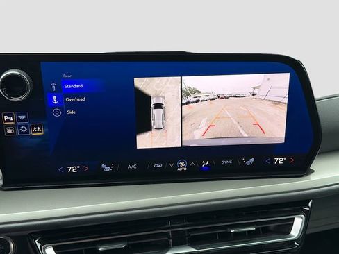 Used 2024 Chevrolet Traverse LT image 33