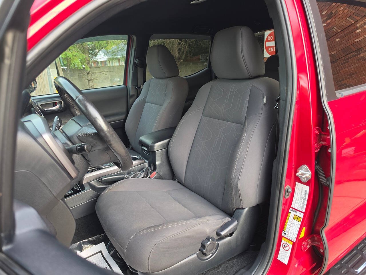 Used 2019 Toyota Tacoma TRD Off-Road AWD/4WD image 11