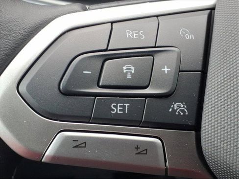 New 2026 Volkswagen Taos SEL image 22