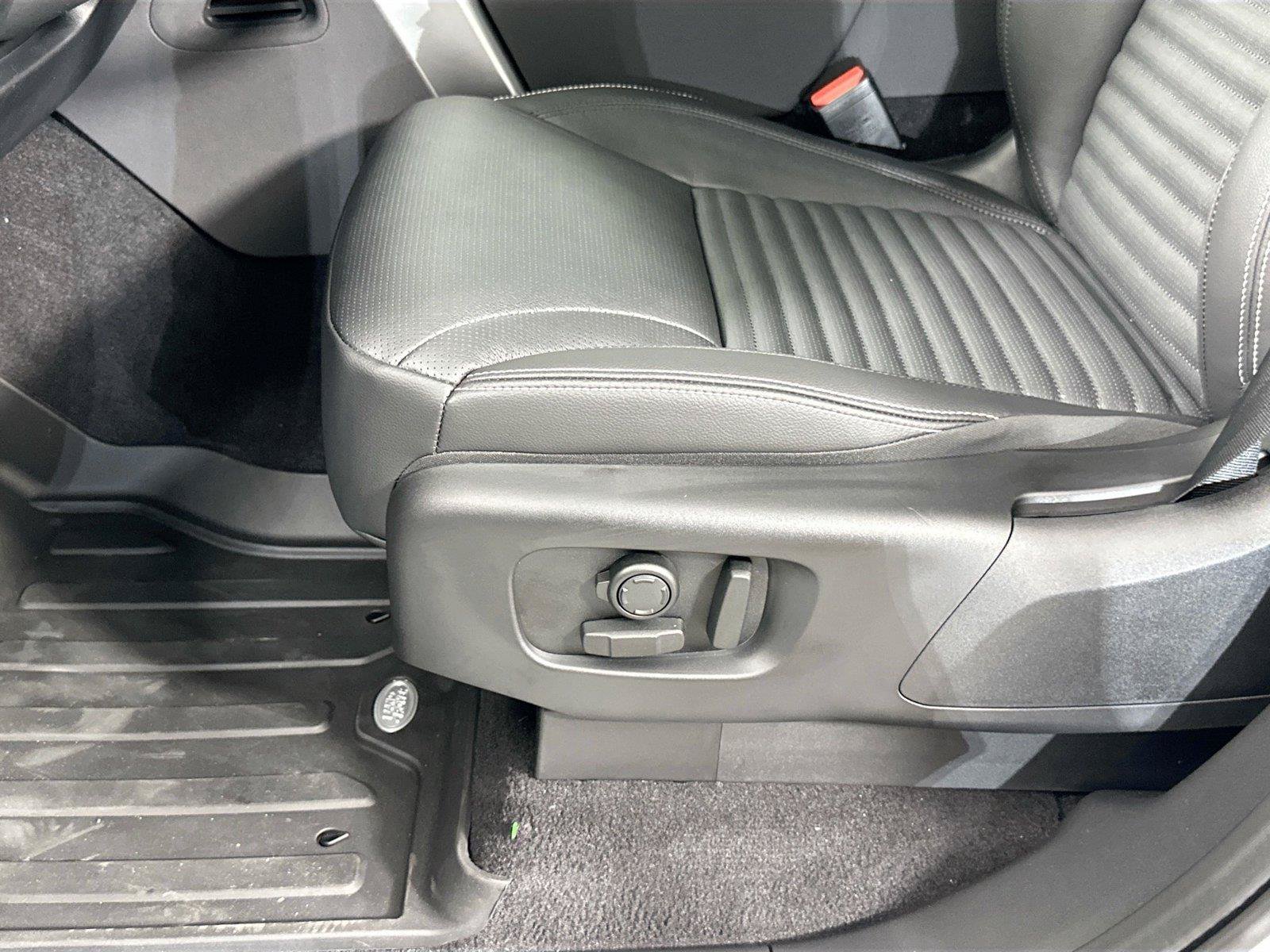 Certified 2025 Land Rover Discovery Dynamic SE AWD/4WD image 17