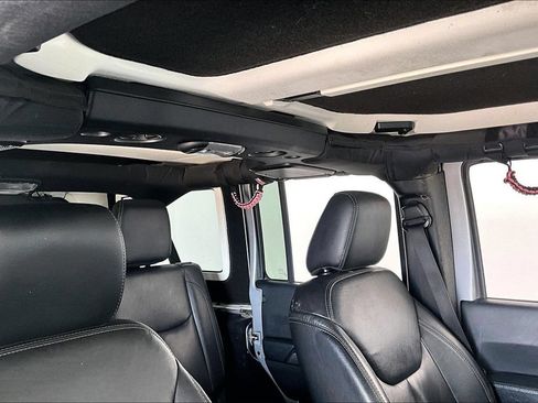Used 2018 Jeep Wrangler Unlimited Sahara AWD/4WD image 21