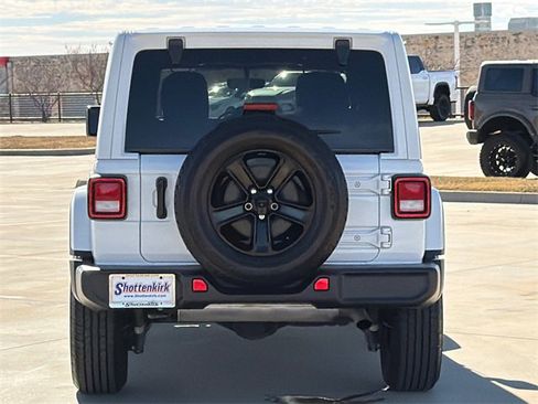 Used 2022 Jeep Wrangler Unlimited Sahara image 7