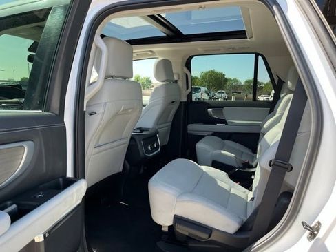 Used 2025 Ford Expedition Platinum AWD/4WD image 13