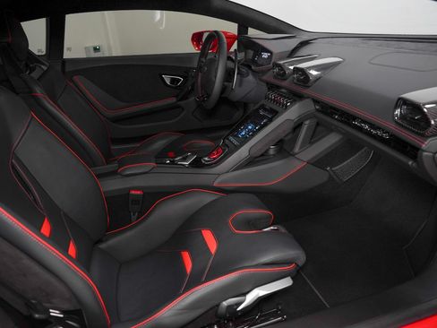 Used 2020 Lamborghini Huracan EVO RWD image 2