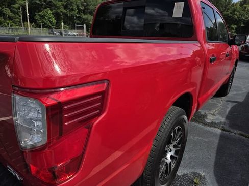 Used 2023 Nissan Titan SV RWD image 10