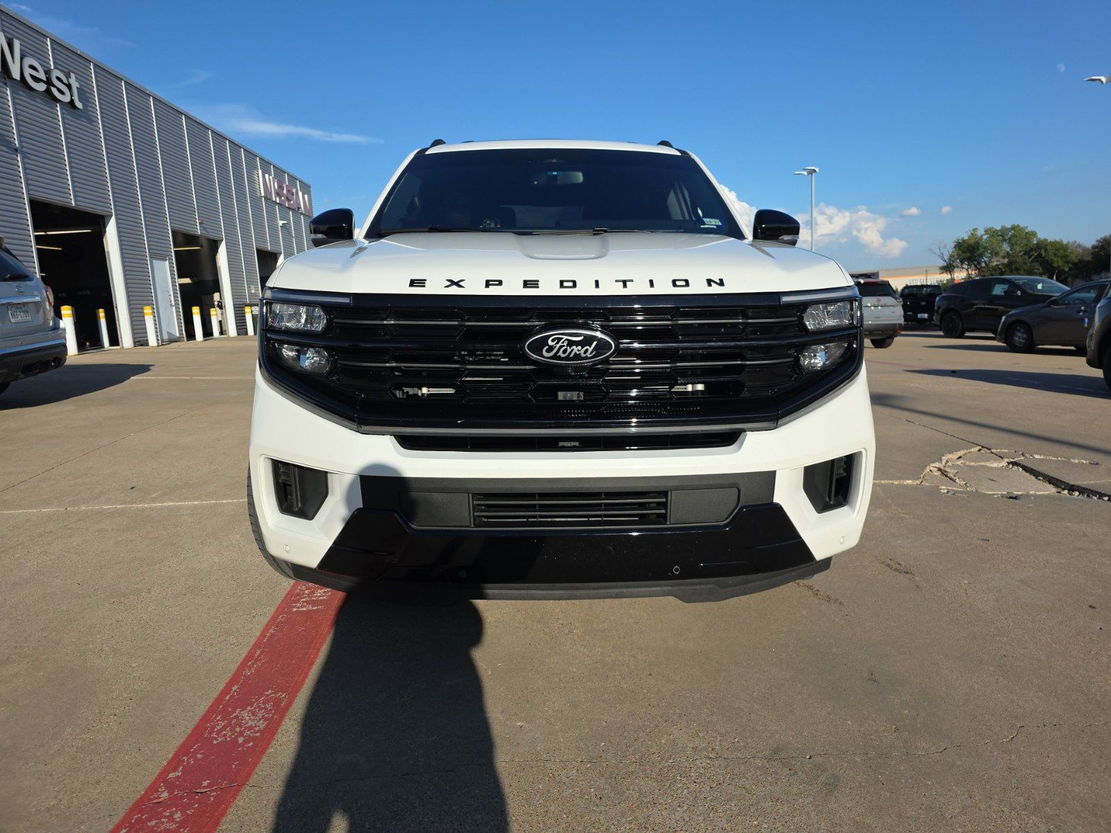 Used 2025 Ford Expedition Platinum w/ Stealth Appearance Package AWD/4WD image 2
