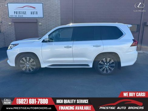 Used 2018 Lexus LX 570 4WD w/ Luxury Package image 2