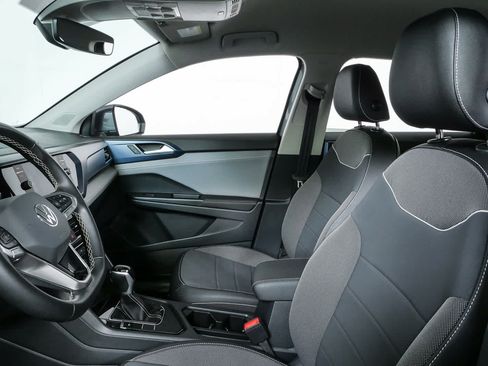 Certified 2024 Volkswagen Taos SE FWD image 8