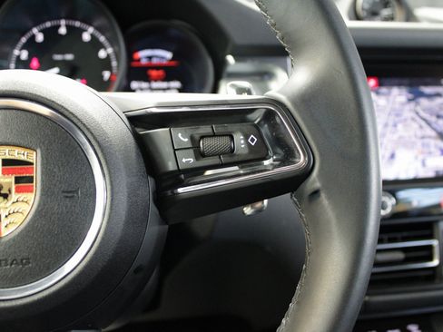 Certified 2025 Porsche Macan image 29