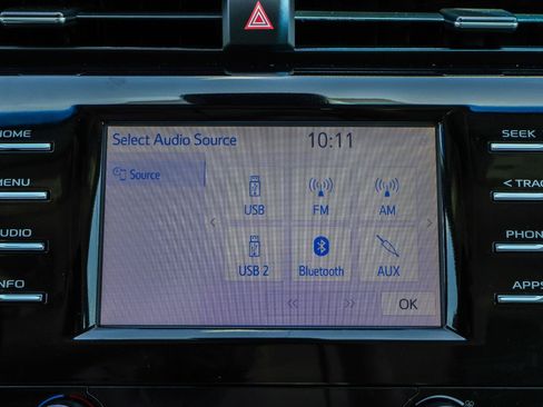 Used 2018 Toyota Camry SE FWD image 7