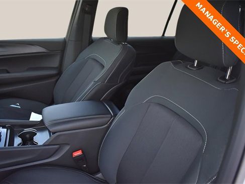 New 2025 Jeep Grand Cherokee L Laredo w/ Luxury Tech Group I image 12