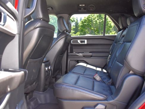 Used 2020 Ford Explorer XLT w/ Equipment Group 202A AWD/4WD image 49