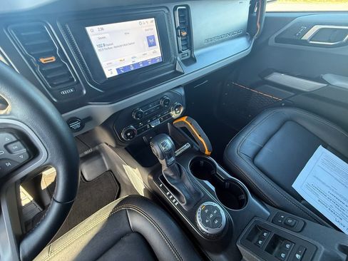 Used 2023 Ford Bronco Badlands w/ Sasquatch Package image 18