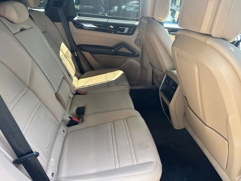 Certified 2023 Porsche Cayenne AWD/4WD image 7