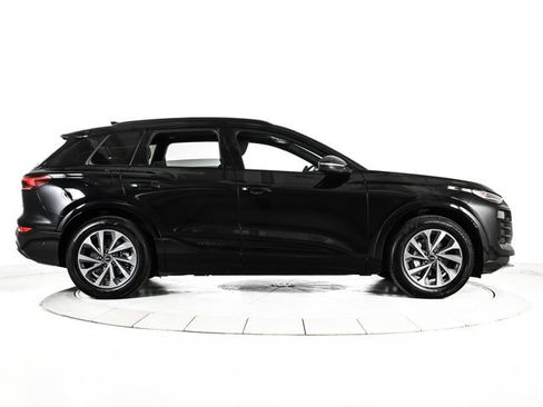 Certified 2025 Audi Q6 e-tron Prestige AWD/4WD image 4