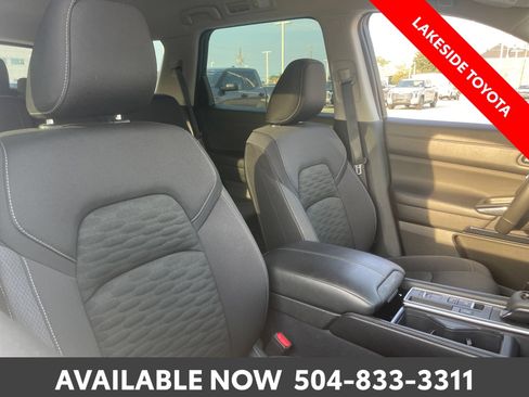 Used 2025 Nissan Pathfinder SV FWD image 14