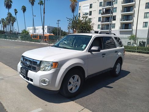 Used 2010 Ford Escape XLT FWD image 3