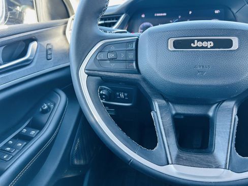 Used 2023 Jeep Grand Cherokee L Limited w/ Black Appearance Package image 19