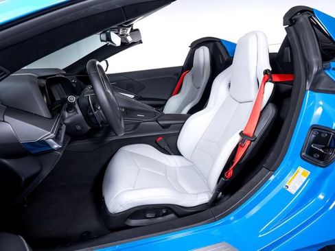 Used 2021 Chevrolet Corvette Stingray Convertible w/ Z51 Performance Package RWD image 16