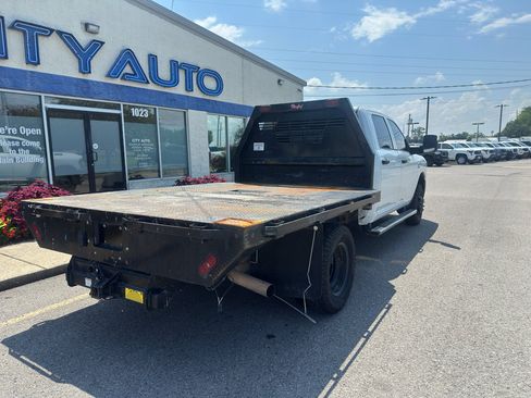 Used 2024 RAM 3500 Tradesman w/ Chrome Appearance Group AWD/4WD image 4