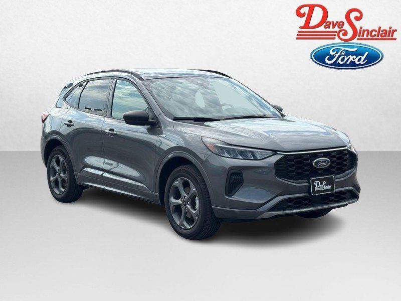 Used 2024 Ford Escape ST-Line w/ Tech Pack #1 AWD/4WD image 4