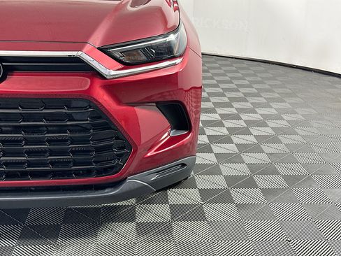 Certified 2024 Toyota Grand Highlander XLE FWD image 9