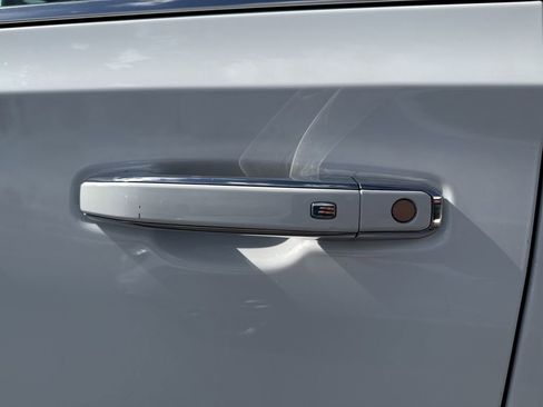 Used 2023 Chevrolet Suburban Premier image 11