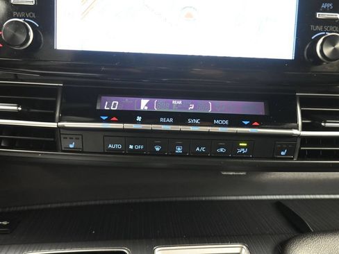 Used 2021 Toyota Sienna XSE FWD image 20