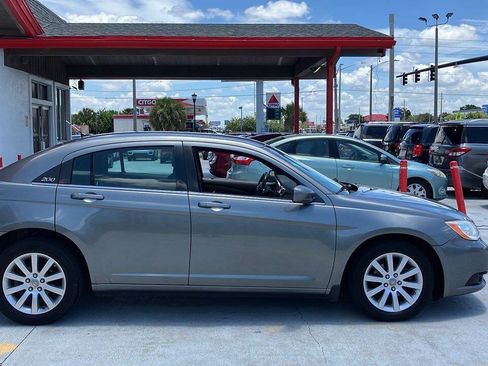 Used 2012 Chrysler 200 Touring FWD image 3