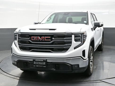 Used 2025 GMC Sierra 1500 SLT image 2