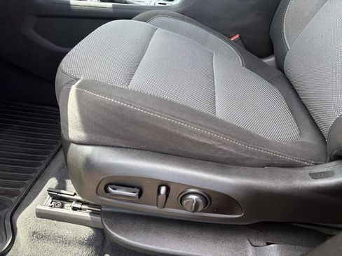 Used 2020 Chevrolet Traverse LT FWD image 21