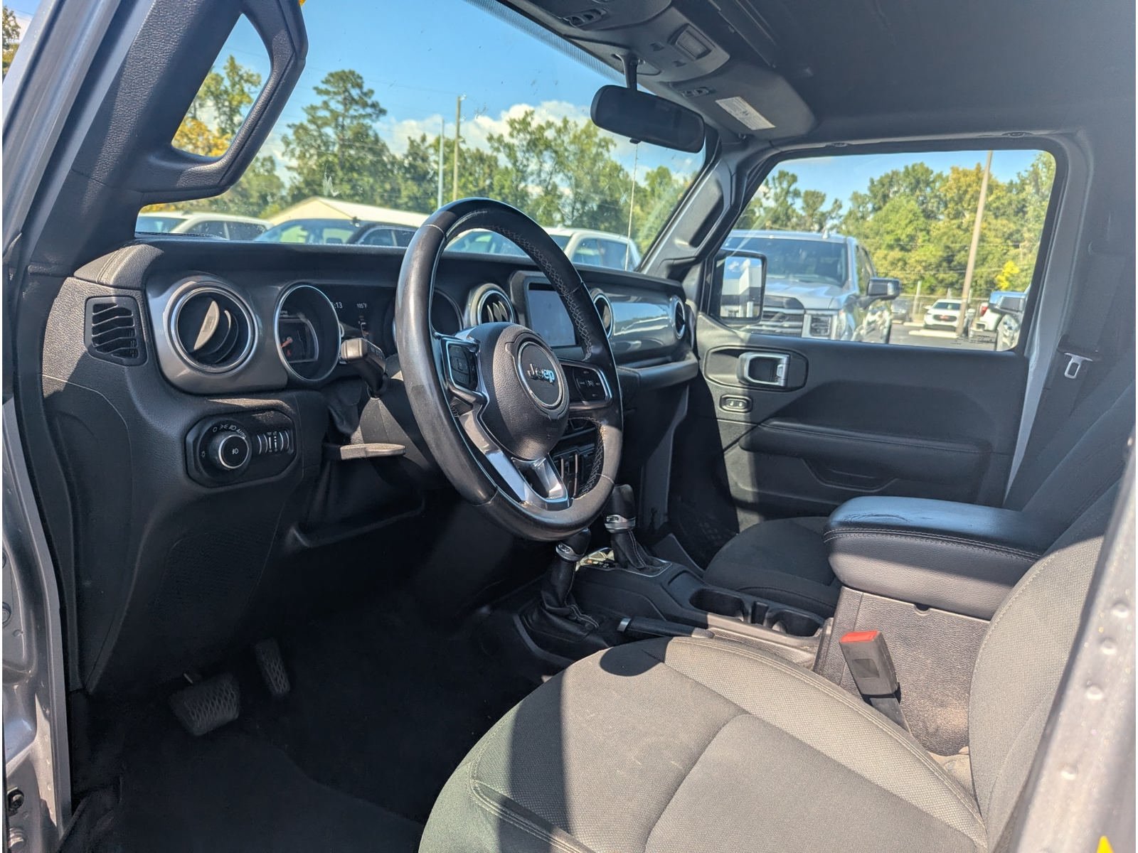 Used 2019 Jeep Wrangler Unlimited Sahara AWD/4WD image 13