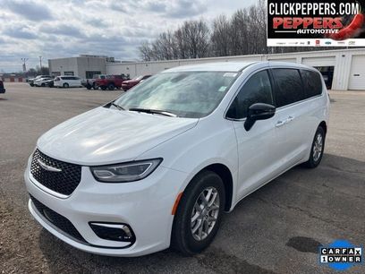 Used 2026 Chrysler Pacifica Select