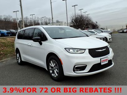 New 2026 Chrysler Pacifica Select