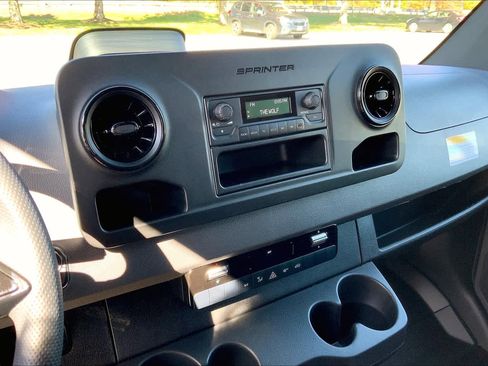 Used 2025 Mercedes-Benz Sprinter 2500 image 6
