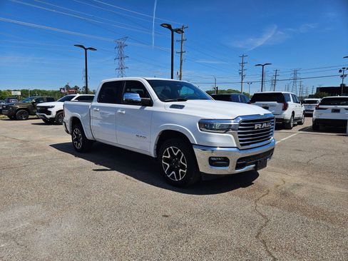 Used 2025 RAM 1500 Laramie AWD/4WD image 8