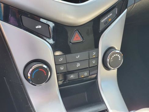 Used 2015 Chevrolet Cruze LS FWD image 12