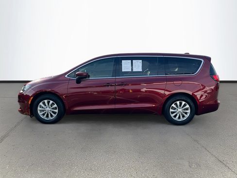 Used 2017 Chrysler Pacifica Touring w/ Tire & Wheel Group FWD image 4