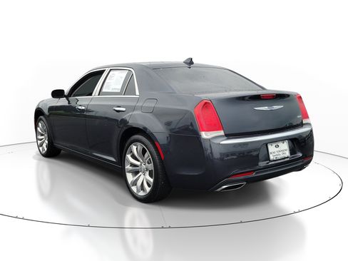 Used 2019 Chrysler 300 Limited RWD image 3
